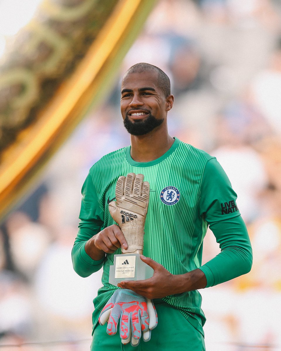 Golden glove winner. 🏅