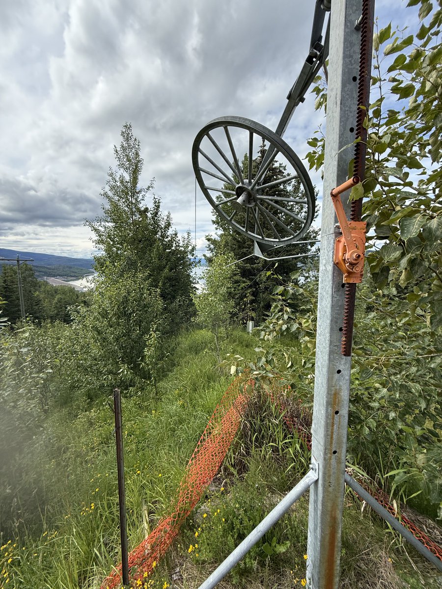 rtupper781's tweet image. Not sure if Hudson’s Hope is on your list ⁦⁦@liftblog⁩ . At least they tried. WAC Bennett Dam in background.