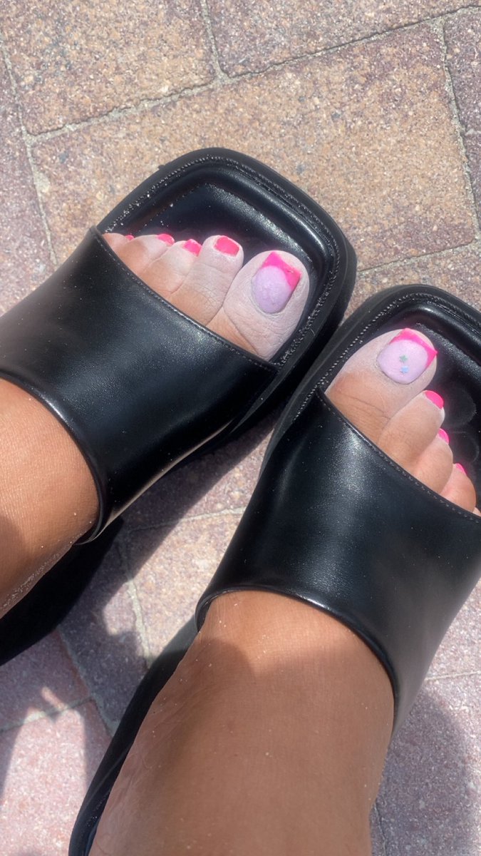 Pay2Exist's tweet photo. Powdered toes 😌 can i put my toes in your mouth? #feetworshi̇p #footfetısh #feetpictures https://t.co/SR5HB883vx