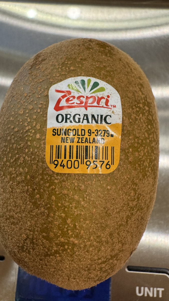 New Zeland #Kiwi purchased in Whole Foods in Miami. Delicious!! Beautiful and  clean. Congratulation to the farmers growing them. Your quality is appreciated. Thanks. The world is small in deed.