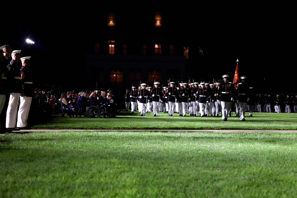 USMCSgtMaj's tweet image. Friday, I had the honor of hosting the Enlisted Evening Parade at @MBWDC, alongside our Guest of Honor, the Honorable Douglas A. Collins, Secretary of Veterans Affairs.
Thank you to everyone who joined us in honoring the legacy of service and sacrifice. #SemperFidelis #Marines