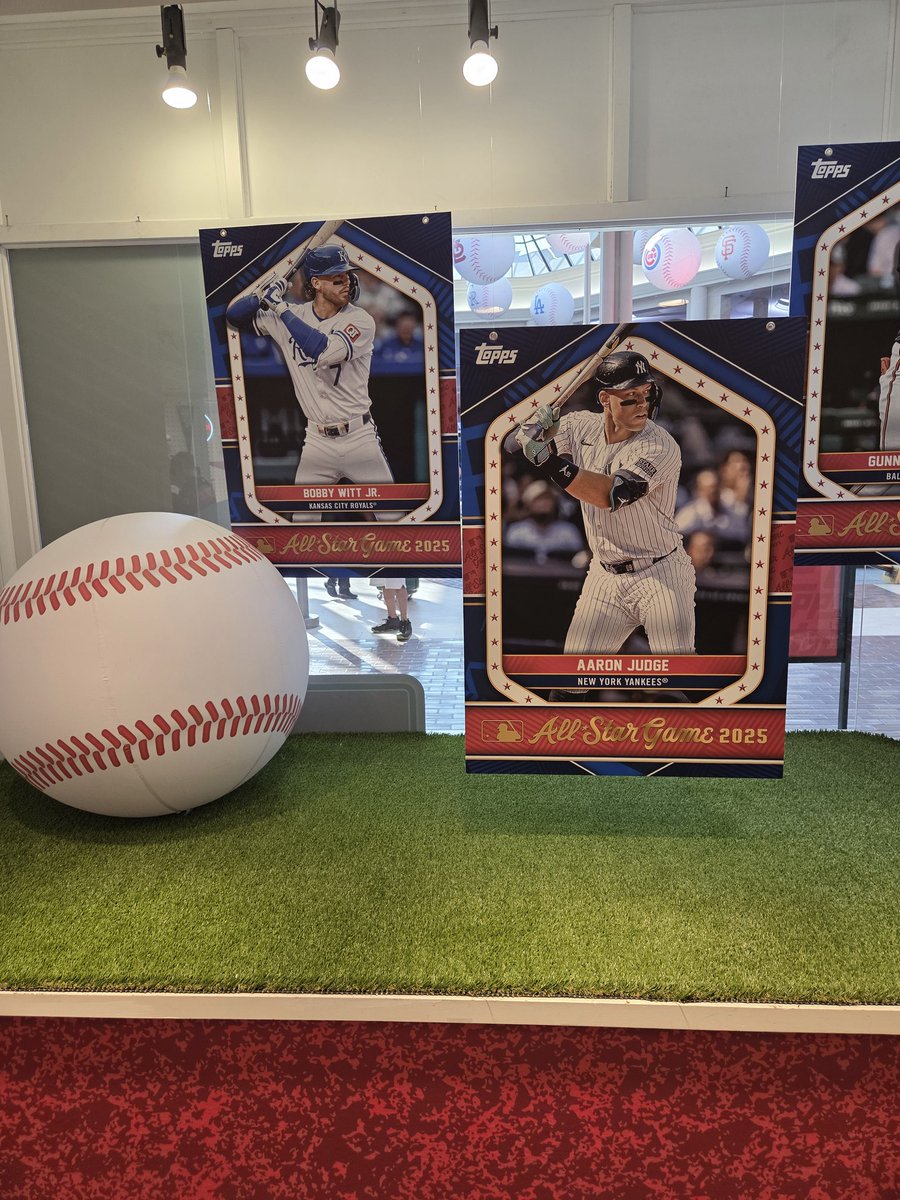dereleeke's tweet image. Did the wrapper redemption @topps booth at the allstar village. Luck was with me in those few packs