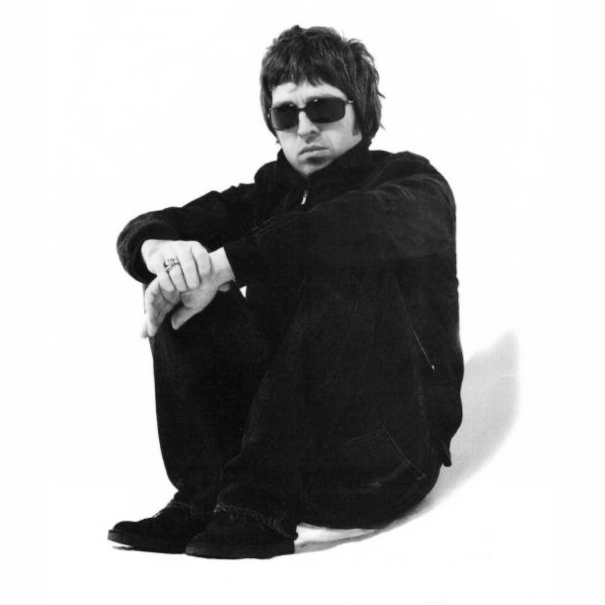 _kimberdiaz___'s tweet image. really big fan of photos where liam and noel look one apple tall
