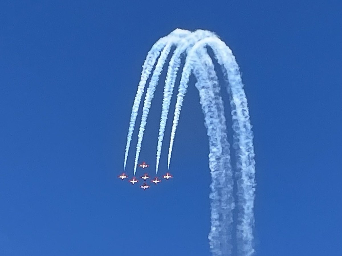 CTVGareth's tweet image. The Snowbirds put on a most amazing show at the Moose Jaw Municipal Airport. @CFSnowbirds @CityofMooseJaw #snowbirds #moosejaw @RCAF_ARC