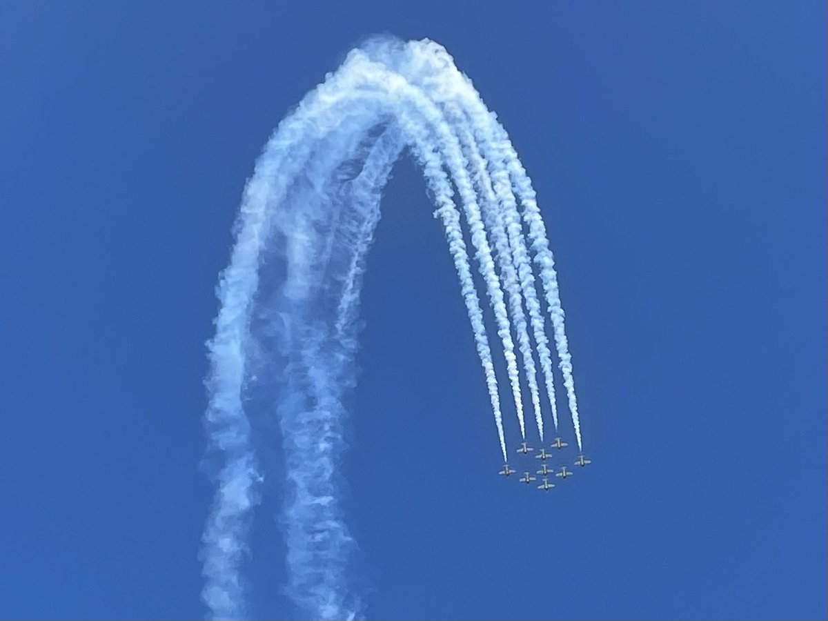 CTVGareth's tweet image. The Snowbirds put on a most amazing show at the Moose Jaw Municipal Airport. @CFSnowbirds @CityofMooseJaw #snowbirds #moosejaw @RCAF_ARC