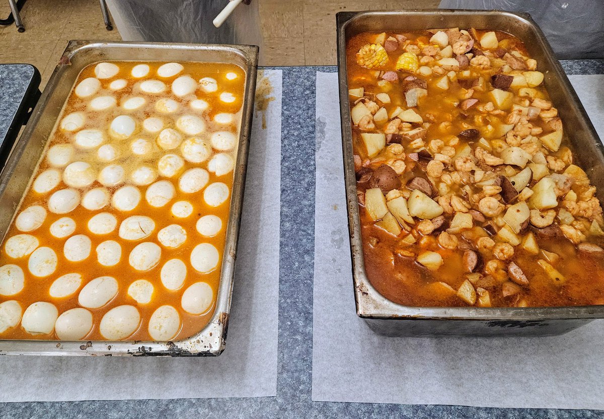 Erik Kennedy 김영남 (@erikk292mke) on Twitter photo It was a small, but mighty and committed crew who prioritized their Sunday Funday to prepare and serve seafood boil meal.
Thank you to everyone who volunteered.
<a href="/Jen_Kaye/">Jenna Maguire</a> <a href="/kyleweatherly/">Kyle Weatherly</a> It was a small, but mighty and committed crew who prioritized their Sunday Funday to prepare and serve seafood boil meal.
Thank you to everyone who volunteered.
<a href="/Jen_Kaye/">Jenna Maguire</a> <a href="/kyleweatherly/">Kyle Weatherly</a>