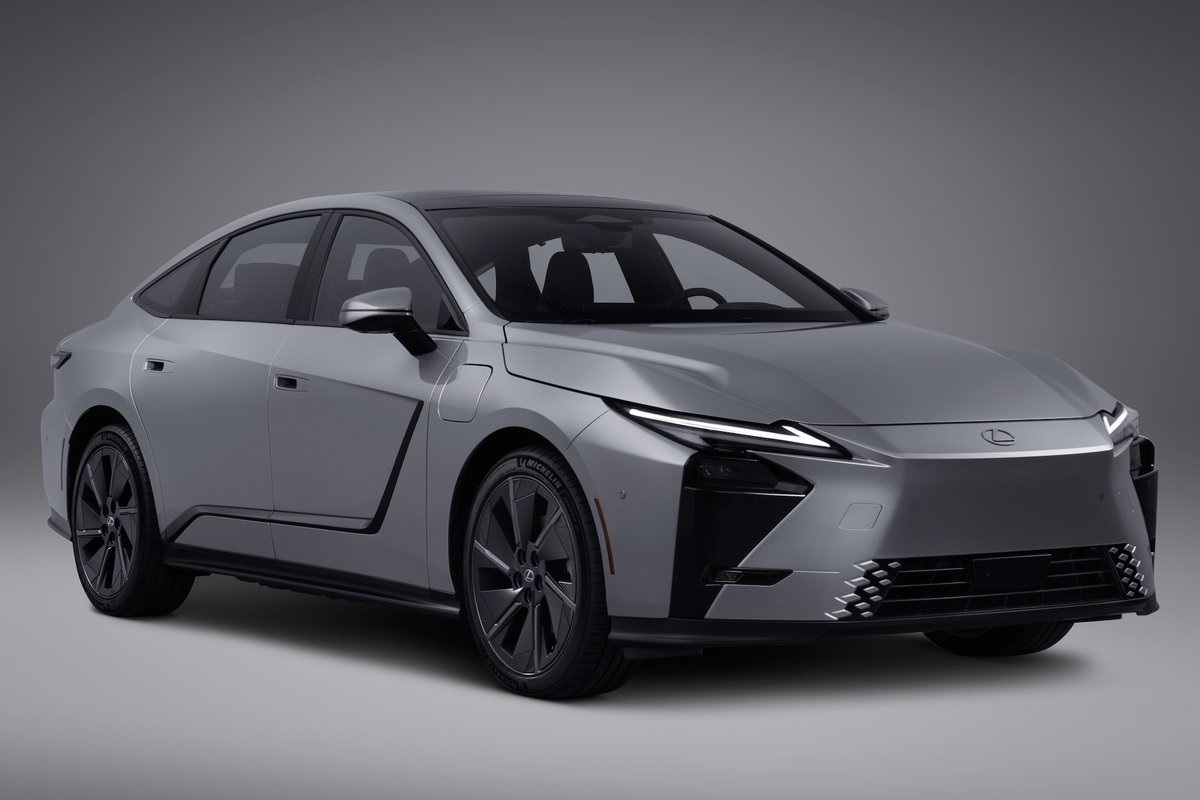 responsejp's tweet image. レクサスの新境地を開くか...『ES』に「スポーツクロス」導入の噂
response.jp/article/2025/0…

#新型車 #レクサス #ES #ステーションワゴン