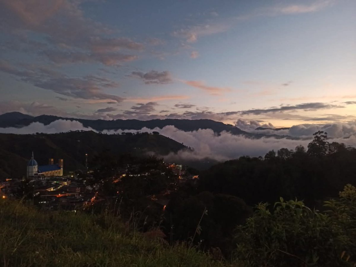 Un paseo por las nubes,
Aranzazu Caldas...