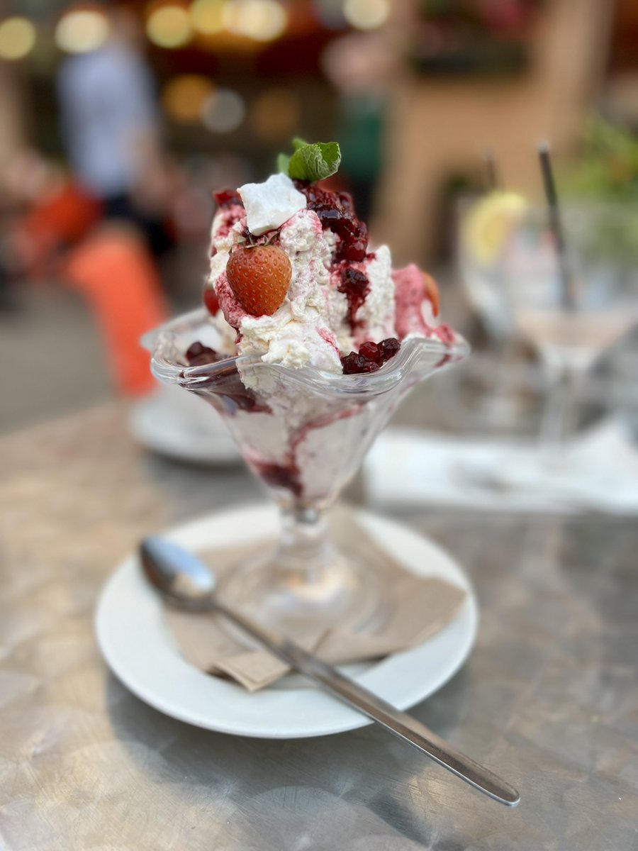 glenchevannes's tweet image. The best evening with darling Julia at @JuJusCafe1 creating memories with one delicious bite after another & cocktails to die for 🍹☀️❤️ #jujus #Birmingham