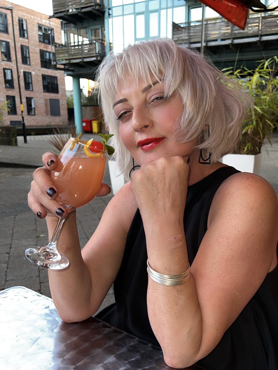 glenchevannes's tweet image. The best evening with darling Julia at @JuJusCafe1 creating memories with one delicious bite after another & cocktails to die for 🍹☀️❤️ #jujus #Birmingham