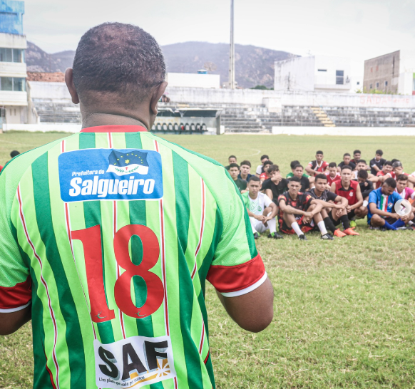Nos dias 12 e 13 de julho, o Salgueiro Atlético Clube realizou as primeiras seletivas de atletas para a equipe principal que disputará o Campeonato Pernambucano 2025, e o resultado foi histórico! Mais de 400 atletas do Sertão Central.