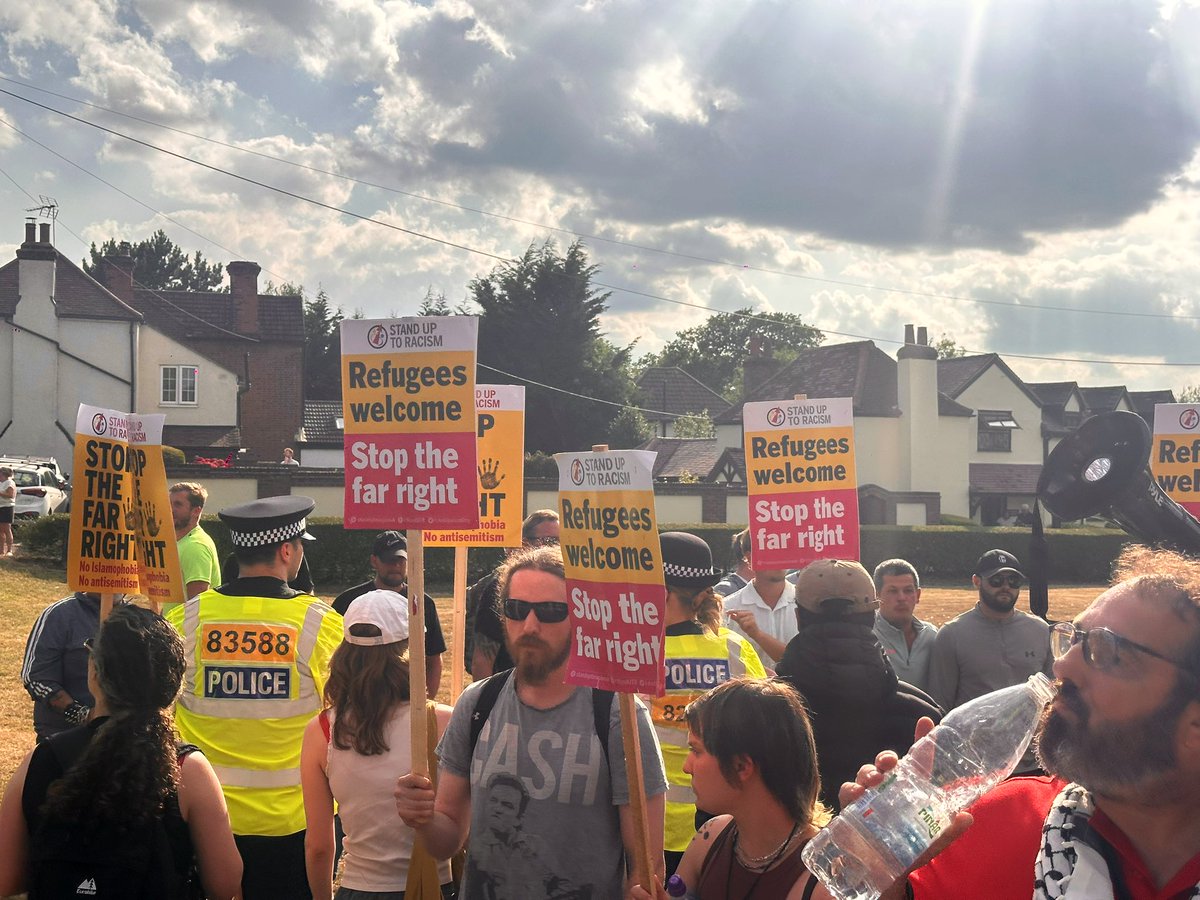 Imagine being one of these people that turned up to a community protest about local girls being harassed &amp; allegedly sexually assaulted by foreign men, one who has been charged with multiple offences.

The same people chanted
“far right Nazi scum”… at mums, dads &amp; grandparents.