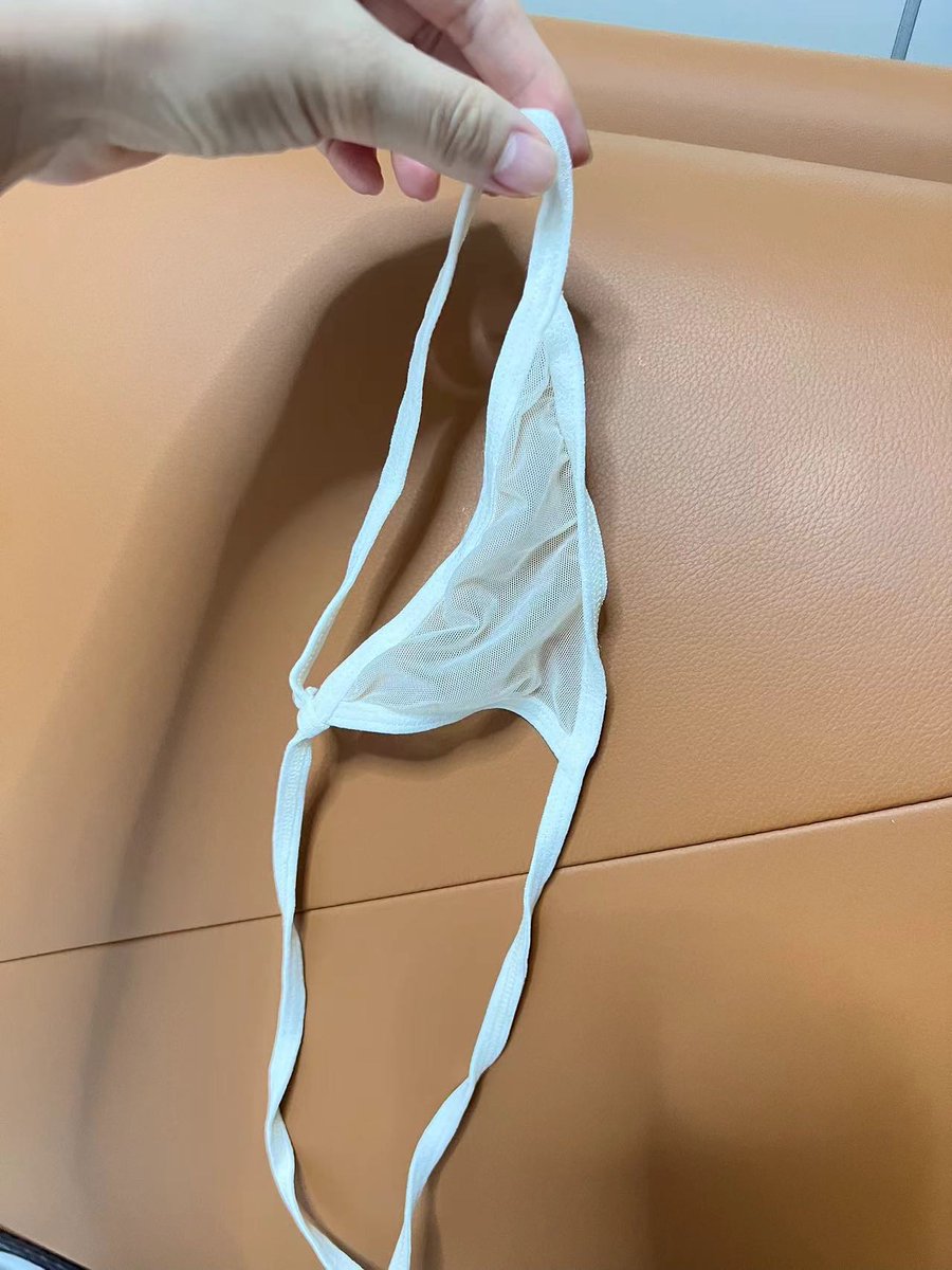 kinght731's tweet photo. 老夫老妻了，还让我选，猜选了哪个，另外一个随机抽人送了，都是穿过几次 https://t.co/h4tzHJ8Xpw
