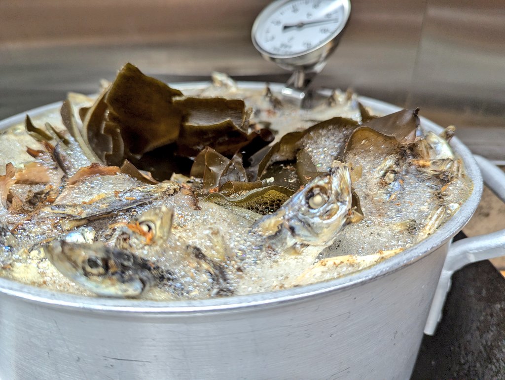 7/14（月）
おはようございます！

本日レギュラーのみになります🍜
ご飯物は
茄子飯🍆🐷🍚
俺の炒飯🐣

夜の部予定してますが台風近づいてるため場合により臨時休業しますので追ってポストします🙏

お気をつけてお過ごし下さい
本日もお待ちしてます🍎