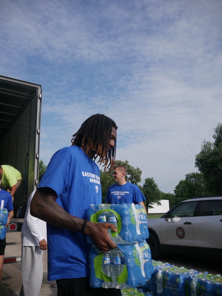 eiubasketball's tweet image. Here are some more pictures from today! We really enjoyed being able to give back to the community!
#TEAMTOGETGER #EIUMBB