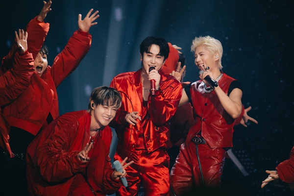 FIVE O ONE, 데뷔 20주년 단독 콘서트 서울 공연 성료! 미공개 신곡도 깜짝 공개
김현중X허영생X김규종, 팬들과 함께 울고 웃었다

<사진 : 헤네치아>

#FIVEOONE #파이브오원 #FIVE_O_ONE