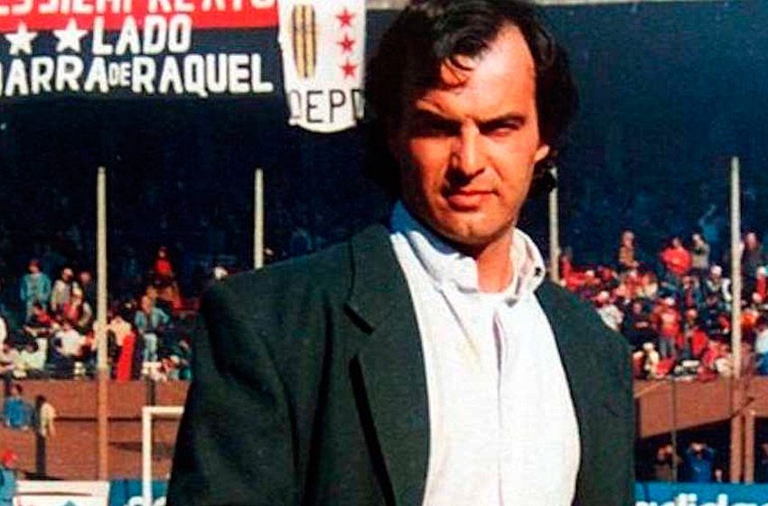 "Aquel que no haya entendido o no supo valorar está prestigiosa camiseta, no es digno de estar en Newell's."

Marcelo Alberto Bielsa.
