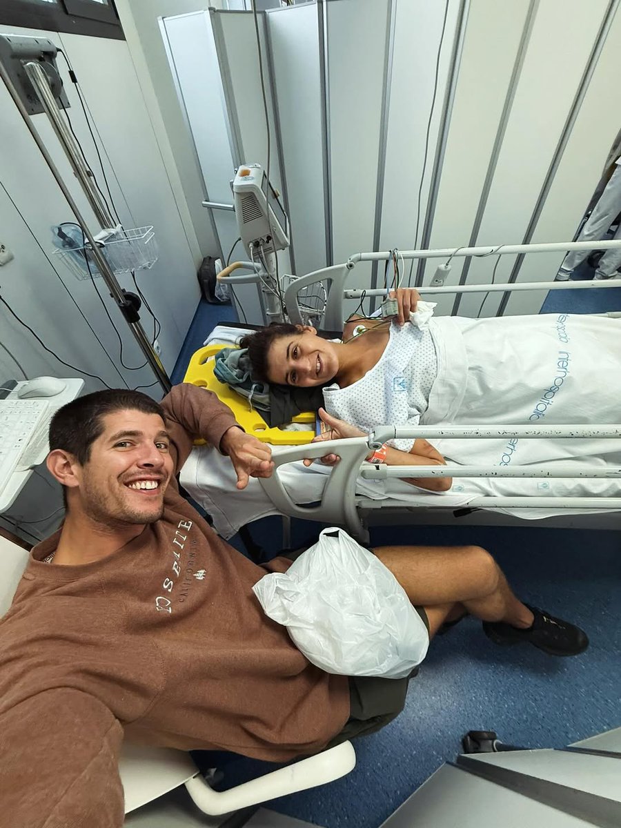 TNrunningAR's tweet photo. DE NO CREER 😱 - CAMPEONA LESIONADA POR UN ATAQUE DE VACA
Sara Alonso, reciente ganadora de la Zegama-Aizkorri, debió ser hospitalizada tras un ataque de una vaca mientras entrenaba.
Con esta lesión, la española de perderá varias de las competencias más importantes.
#tnrunning https://t.co/ef1cpSAPq7