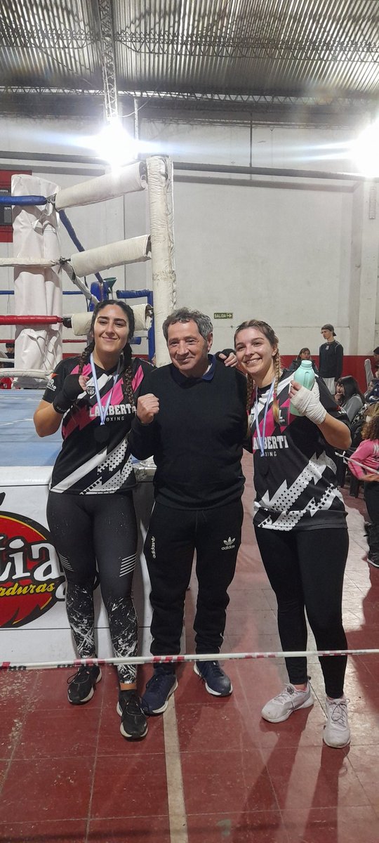 Gracias <a href="/rodolfotapiaa/">Rodolfo</a> y <a href="/lamberti/">@Hitman_Lamberti</a>.boxing por invitarme a su evento en el Club Alumni CLUB AMIMNI KICK BOXING/ FULL CONTACT
LIONS'S NIGHT
Organizan Rodrigo Tapia  Team Tapia  y Pablo Lamberti Boxing. Una tarde para el #deporte donde se reúnen #familias