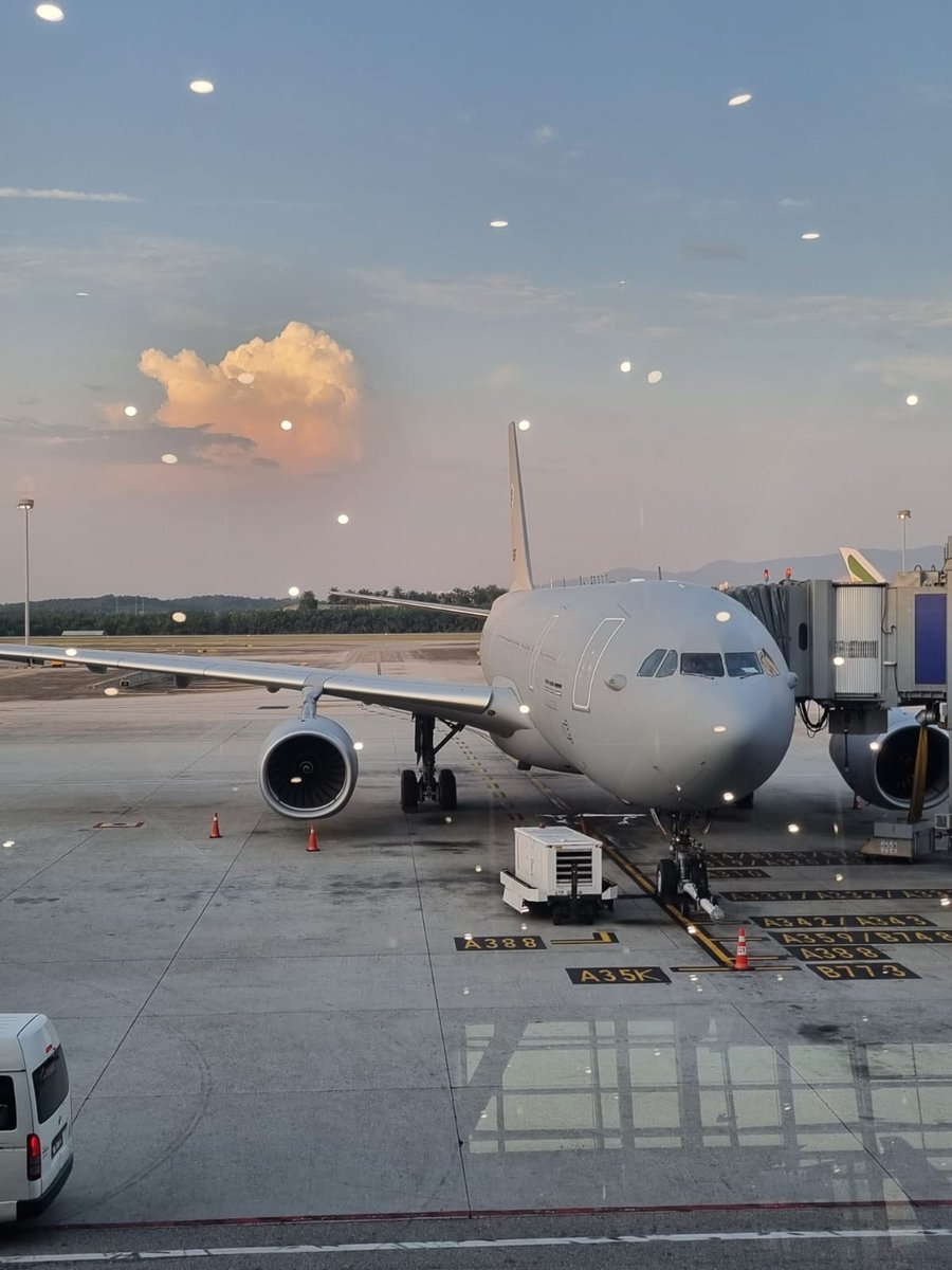 GermanyInOz's tweet image. 🇦🇺 Touchdown on Australian Soil! The paratroopers from Paratrooper Regiment 26 in Zweibrücken have arrived in Townsville 🐨. Time to unpack gear and prepare equipment.
Stay tuned as they take part in Exercise #TalismanSabre 2025! 🦘
#WirSindDasHeer