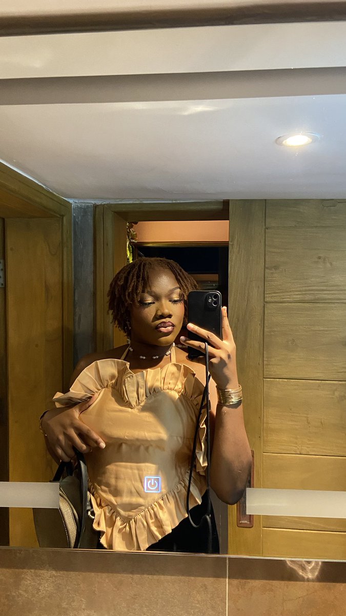 DonaDxnv's tweet photo. J’étais belle ce soir 😭😭
Faut qu’on me fasse sortir plus souvent wallah
Mon anniversaire avec les filles 😘😘😘🩷 https://t.co/kSLFCbSyKO