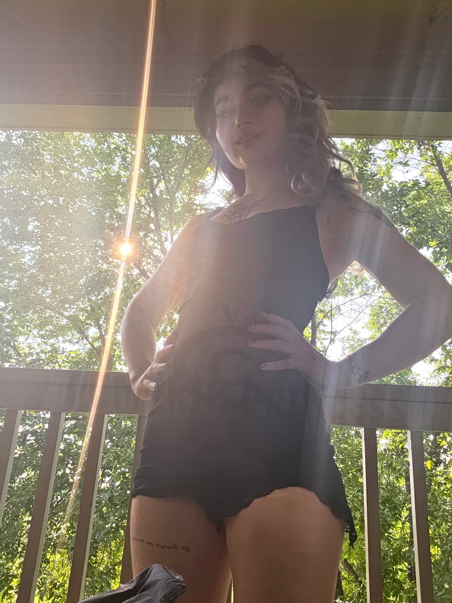 xpumpkinxpatchx's tweet photo. who w(h)ore it better??
🖤
@mplsswitch420 

🖤
#humiliationpost #sissification #femdom https://t.co/nwoxjG8IeR