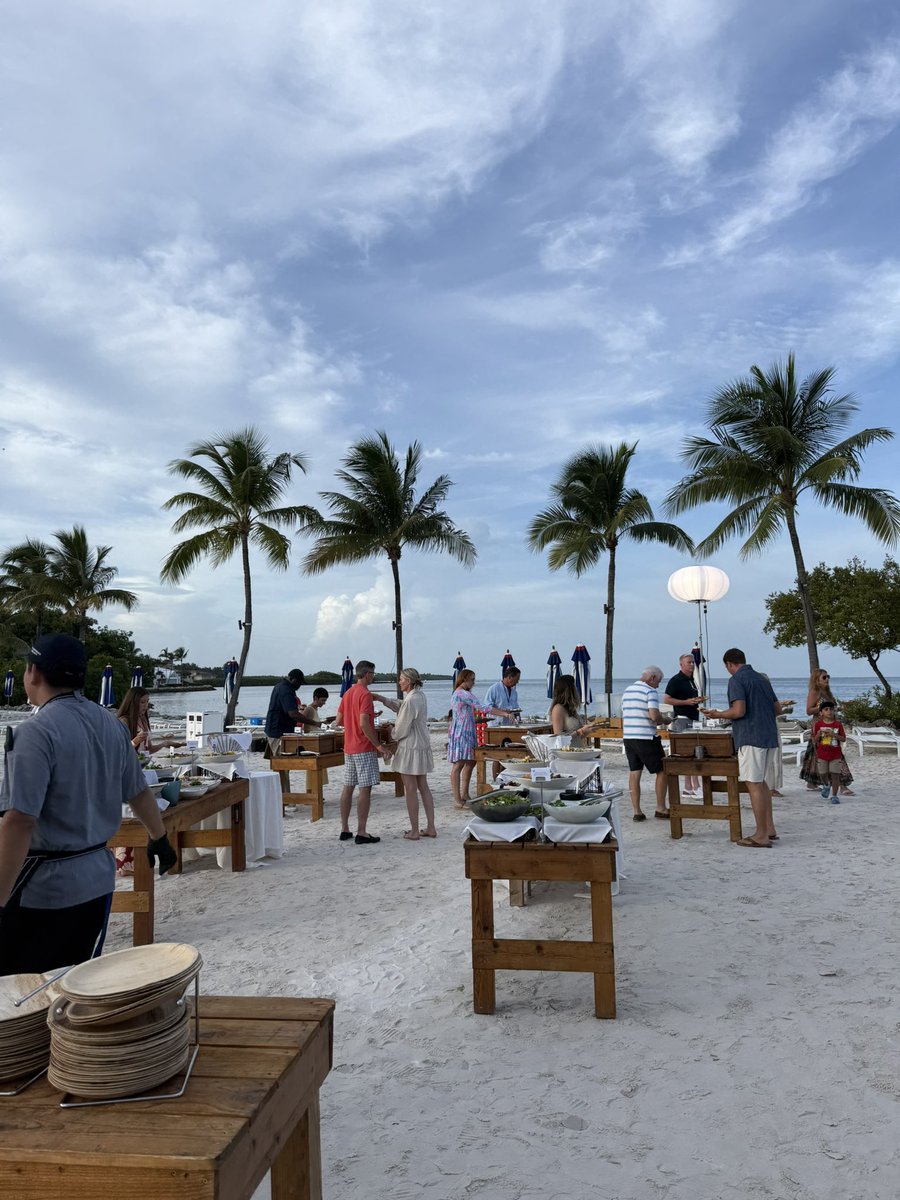 Honored to present our case at the Florida Society of Thoracic and Cardiovascular Surgeons Annual Meeting.

Grateful for the opportunity to share our work and learn from this incredible community of surgeons. 🫀👩‍⚕️