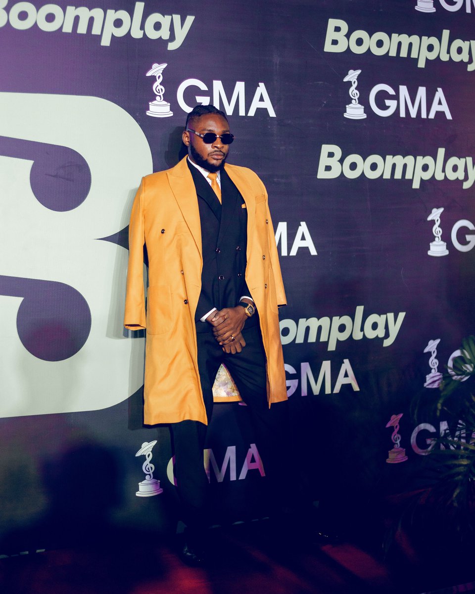 Went to have dinner at a fast food just this evening; wanted a silent alone dinner full of thoughts and someone screamed “Mo’jeezy”! I was shocked and not smiley with a thumbs up cos I didn’t know the person and maybe it’s a fan but wasn’t ready for any socializing. 

Omo the guy