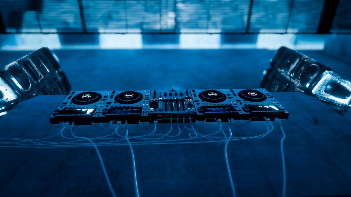 jellekayen's tweet photo. 郊外の地下クラブ！
A suburban underground club!
World: Virtual Simulations
Author: Magе @MageStreams
https://t.co/IyubbZsJHG
#VRChat #VRChatPhotography #VRChat_world紹介 https://t.co/5HS7gwCOrU