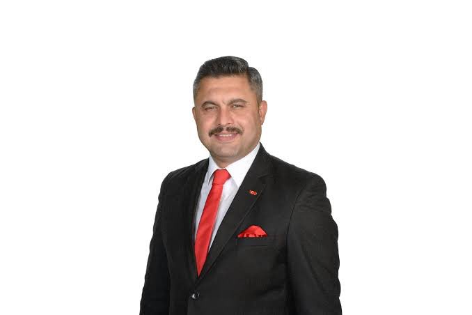 Yolsuzluktan suç üstü yakalanan Şile Belediye Başkanı Özgür Kabadayı ve 4 belediye yöneticisi tutuklandı.