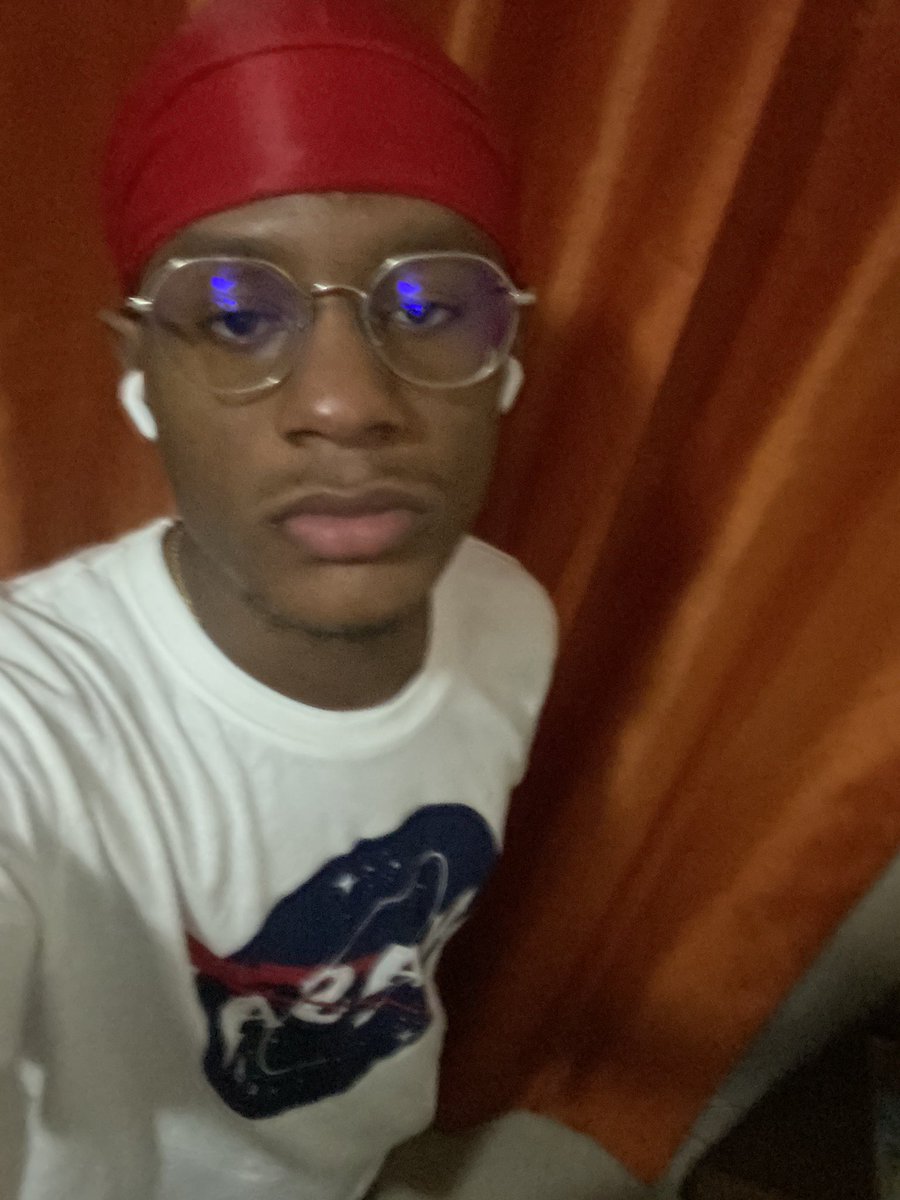 cloudsh1t's tweet image. gn chat