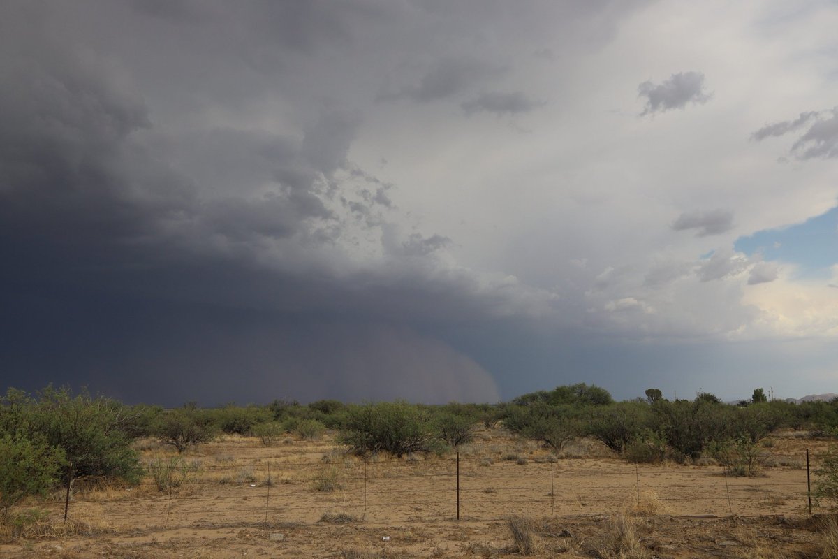 1650pm, looking east from Cochise, AZ. Dust storm is becoming full width of Willcox Dry Lake, maybe a bit wider to the south. Dense dust is at the south end at this moment. #azwx