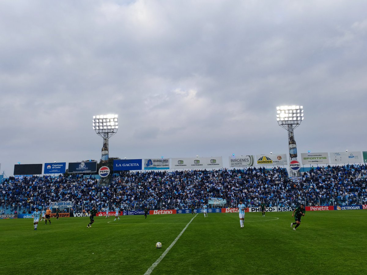 SantiMolina's tweet photo. Volvió esa que exige a nuestros carrilleros, que vuelve loco a los defensores rivales, esa que carga contra todo juez de Linea. Volvio la muralla celeste y blanca, volvió la famosa Laprida!!! Y vino llena de Socios!!! https://t.co/qU3FTi974R