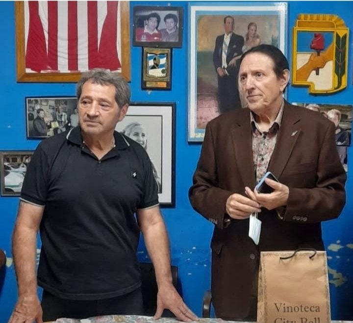 Hoy se cumplen 3 años de tu partida Carlitos Quintana Gran Secretario General De La CGT y de UPCN  y Mejor Persona .
Se Lo Extraña Mucho, No Habrá Otro Igual. Abrazo al cielo 💙🕊