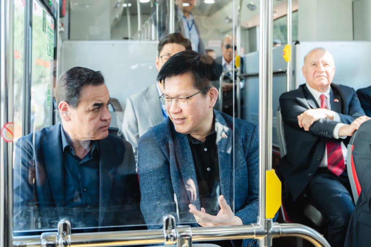 chia_lung's tweet image. President @ChingteLai values the revitalization of #Taiwan-#Paraguay Smart Technology Park. Together with @rramirezlezcano & Paraguayan officials, we discussed ways to accelerate its growth into a leading smart industry hub in South America.