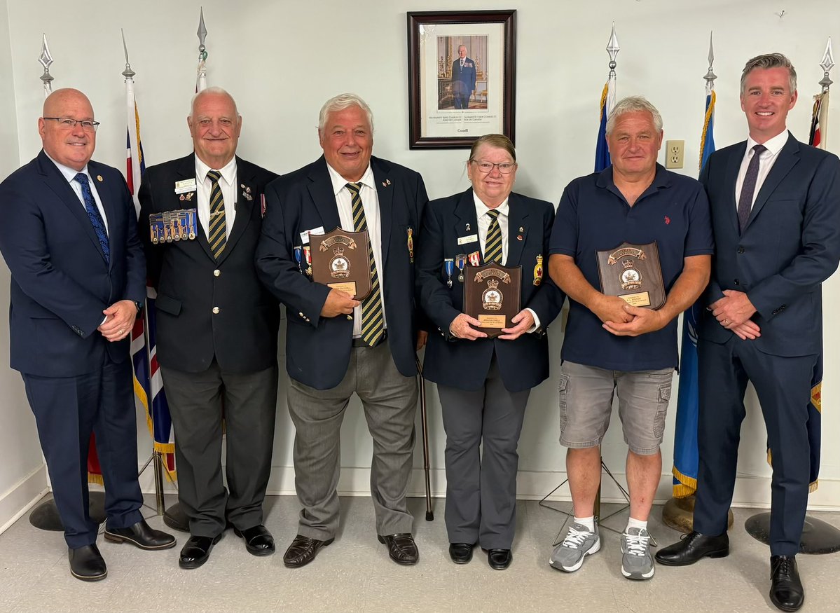 MikeBarrettON's tweet image. At the Rideau Lakes Legion in Portland for Honours and Awards this afternoon with MPP @SteveClarkPC.
Three Life Memberships were awarded along with recognition pins to members with milestone years of service.
Thanks to all of Br. 231 members for your work in our community.