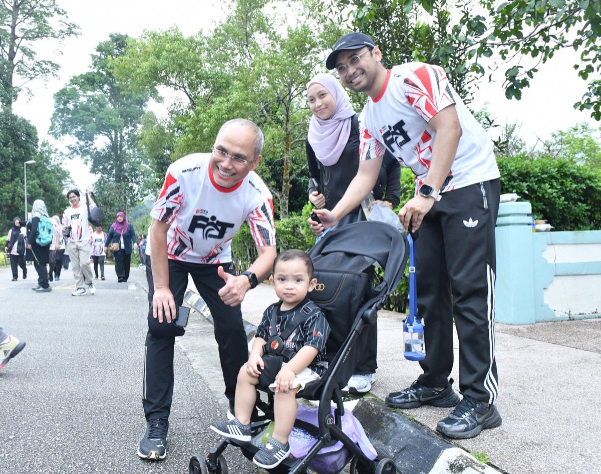MohdShukriYajid's tweet photo. Wrapped up an amazing week with #MSUfit28 for physical strength that enhances mental clarity and overall well-being. Let’s keep moving towards better health together #MSUsdg @SGS_MSUmalaysia
@MSUmalaysiaFBMP #GSM #PGC https://t.co/SZkatRIHo3