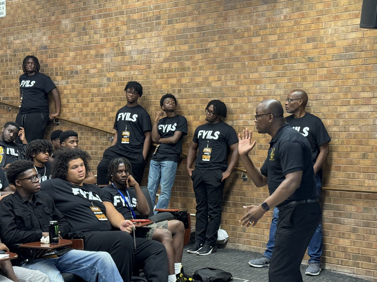 drchesterwilson's tweet photo. The highlight of my weekend was giving back by presenting Mental Health in the African American Community during our Florida Youth Intensive Leadership Summit.
#DrWilsonSpeaks #DrWilsonTrains #MentalHealth #YouthLeadershipSummit #AlphaPhiAlphaFraternity #FloridaFed #FFAC https://t.co/zaOoms3IwE