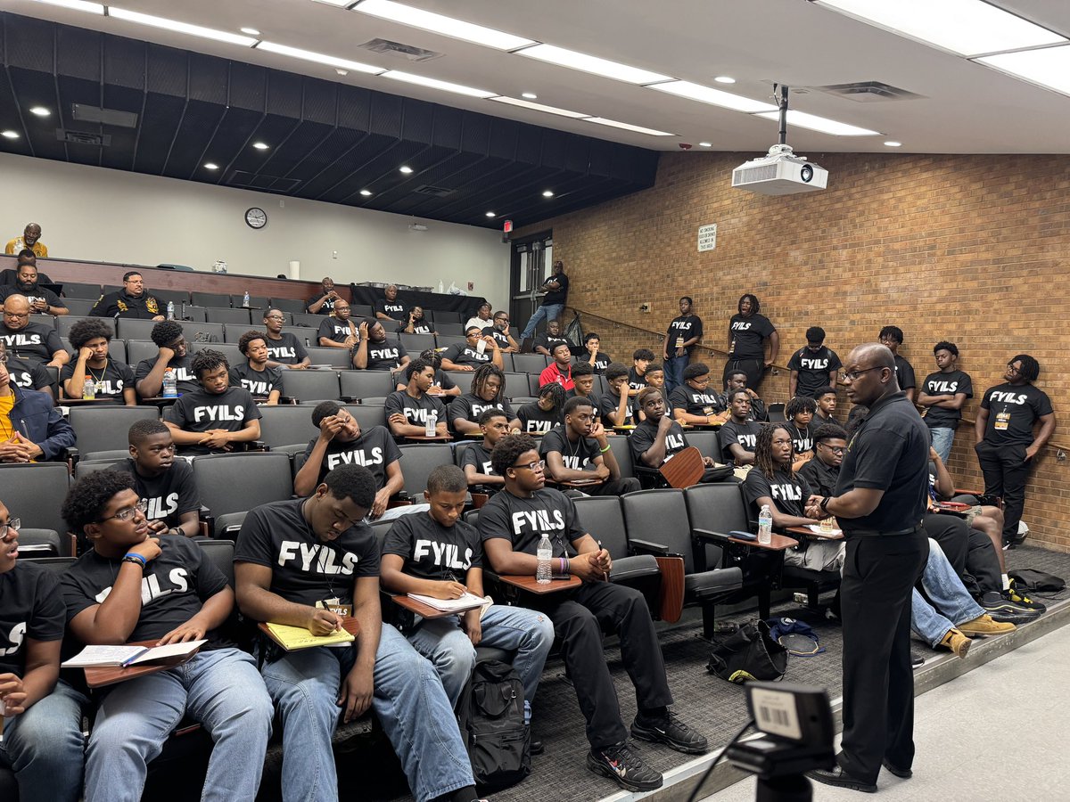 drchesterwilson's tweet photo. The highlight of my weekend was giving back by presenting Mental Health in the African American Community during our Florida Youth Intensive Leadership Summit.
#DrWilsonSpeaks #DrWilsonTrains #MentalHealth #YouthLeadershipSummit #AlphaPhiAlphaFraternity #FloridaFed #FFAC https://t.co/zaOoms3IwE