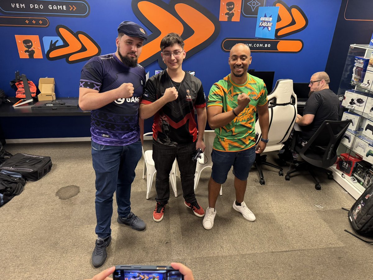 E assim se encerra o Perfect Combo! Fiquem com o seu grande campeão:

🏆<a href="/dragonlegendfgc/">2G | Dragon_Legend</a> 
🥈<a href="/BoladoZangief/">2G Zangief_bolado</a> 
🥉<a href="/Gust_FGC/">Gust</a> 

Agradecemos a participação de todos e principalmente a parceira com a <a href="/kabumesports/">KaBuM! IDL</a> ! Foi sucesso demais! LessssGooooooooooo