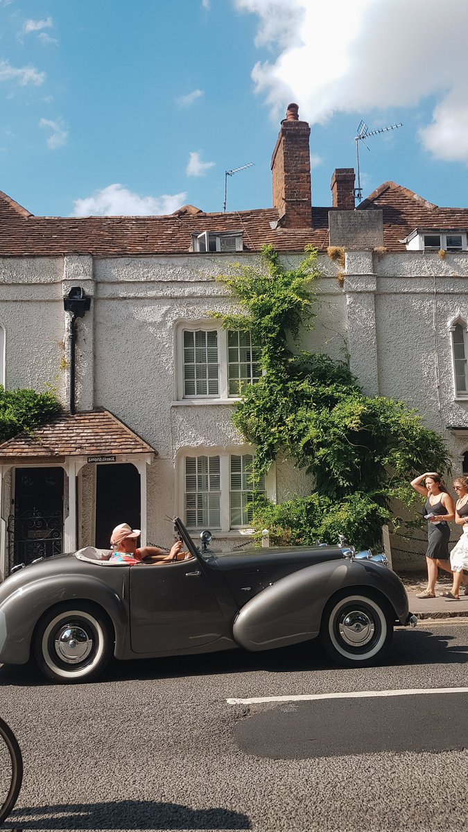 Elena de Astorza tweet media