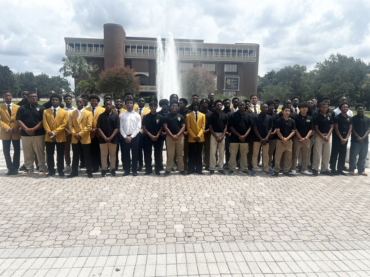 theCWCF's tweet photo. The highlight of my weekend was giving back by presenting Mental Health in the African American Community during our Florida Youth Intensive Leadership Summit.
#DrWilsonSpeaks #DrWilsonTrains #MentalHealth #YouthLeadershipSummit #AlphaPhiAlphaFraternity #FloridaFed #FFAC https://t.co/1G6RJdl7II