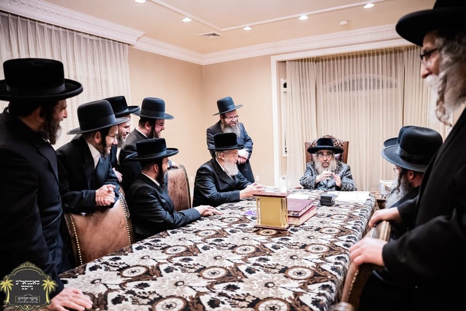 HQSatmar's tweet image. Rabbi Shlomo Bochner, founder of the incredible @BoneiOlam Organization, dedicated to supporting couples facing infertility, along with the Boneiolam.org board of directors, visited Satmar Grand Rebbe Aron at his residence in the Town of Palm Tree, Kiryas Joel. A…