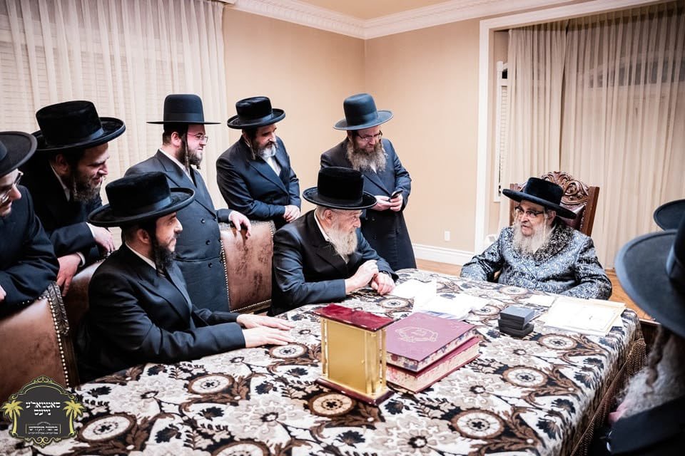 HQSatmar's tweet image. Rabbi Shlomo Bochner, founder of the incredible @BoneiOlam Organization, dedicated to supporting couples facing infertility, along with the Boneiolam.org board of directors, visited Satmar Grand Rebbe Aron at his residence in the Town of Palm Tree, Kiryas Joel. A…