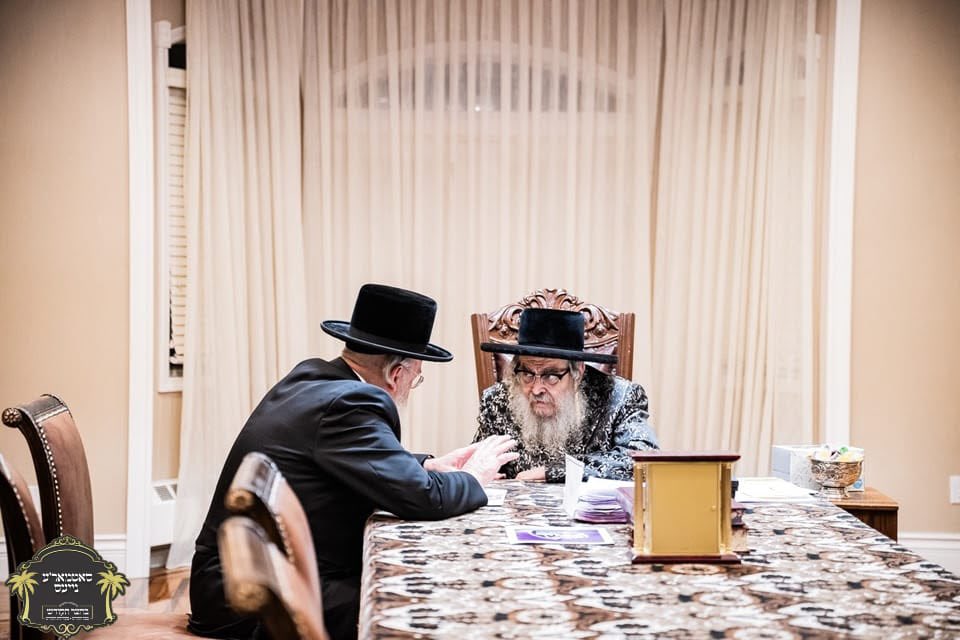 HQSatmar's tweet image. Rabbi Shlomo Bochner, founder of the incredible @BoneiOlam Organization, dedicated to supporting couples facing infertility, along with the Boneiolam.org board of directors, visited Satmar Grand Rebbe Aron at his residence in the Town of Palm Tree, Kiryas Joel. A…