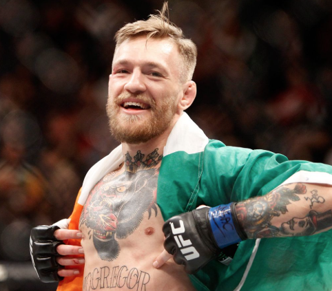 lilmonk3yy's tweet image. soldaki fotograf (conor mcgregor) ;

mma&apos;i insanlara tanıtan ve sevdiren, dövüs sporlarına asık, karate stance ile adeta görsel sölen yaratan, first double champ.

sagdaki fotograf (yossi kohen)

conor mcgregor kılıgına girmis kickboks stance zengin bir yahudi