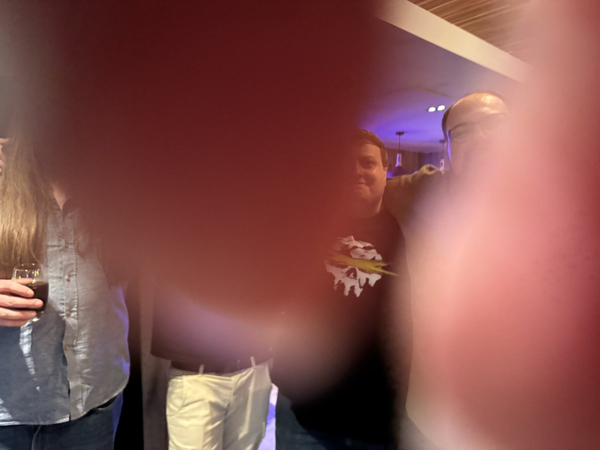 Leator's tweet image. 3 of my best friends are in this photo. Two of them I only know thanks to @AreConspiracy reaching out after @LokiJimmyB and my LFC post for a competition at the first #SoTFest!
We‘ve met the evening before the event, where he introduced @Not_cats_x to us.
💚