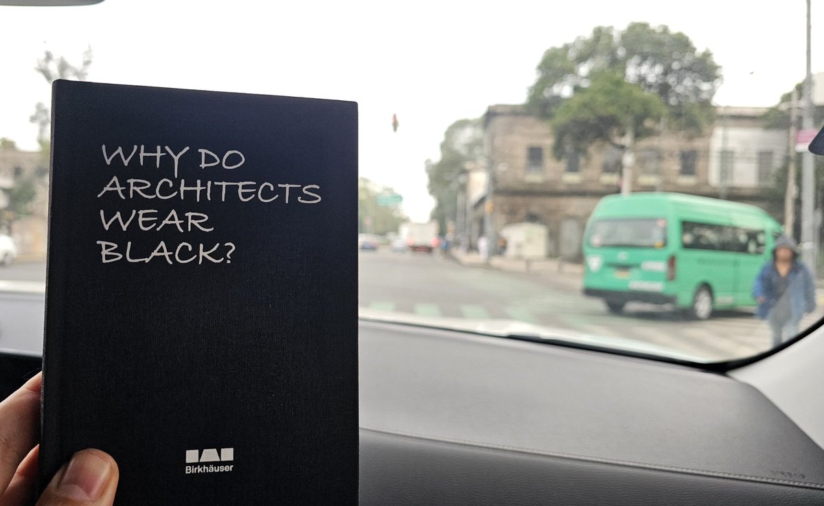 MeyerFalcon's tweet image. Miren este libro "Porque los arquitectos visten de negro" 😎
En mi caso es por comodidad y practicidad, así dedico más tiempo a lo más importante 🤓