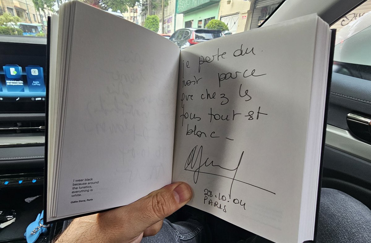MeyerFalcon's tweet image. Miren este libro "Porque los arquitectos visten de negro" 😎
En mi caso es por comodidad y practicidad, así dedico más tiempo a lo más importante 🤓