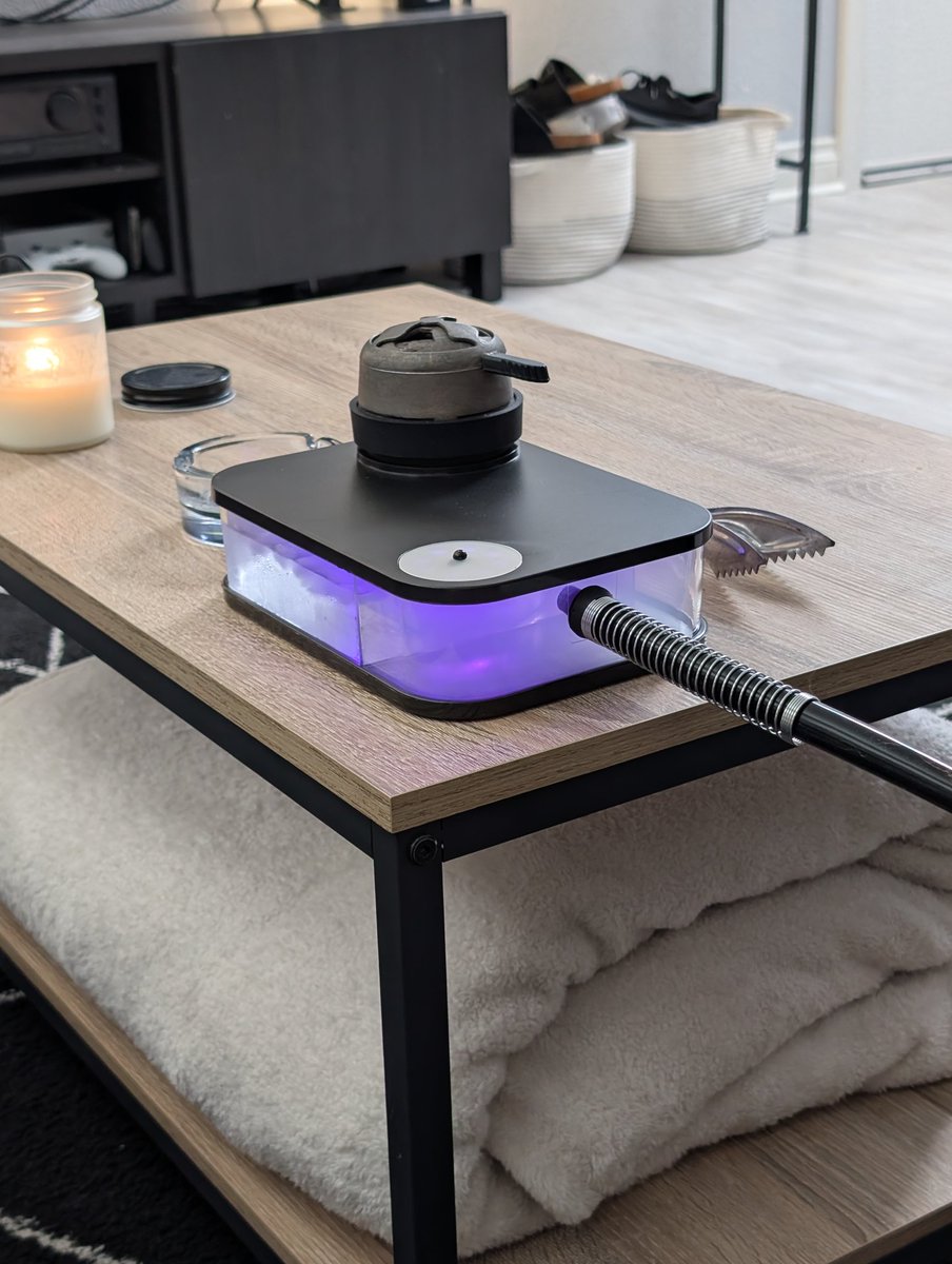 NeeNeeFox's tweet image. Gamer hookah after a productive day if laundry, meal prep, some cleaning, and some home repairs!